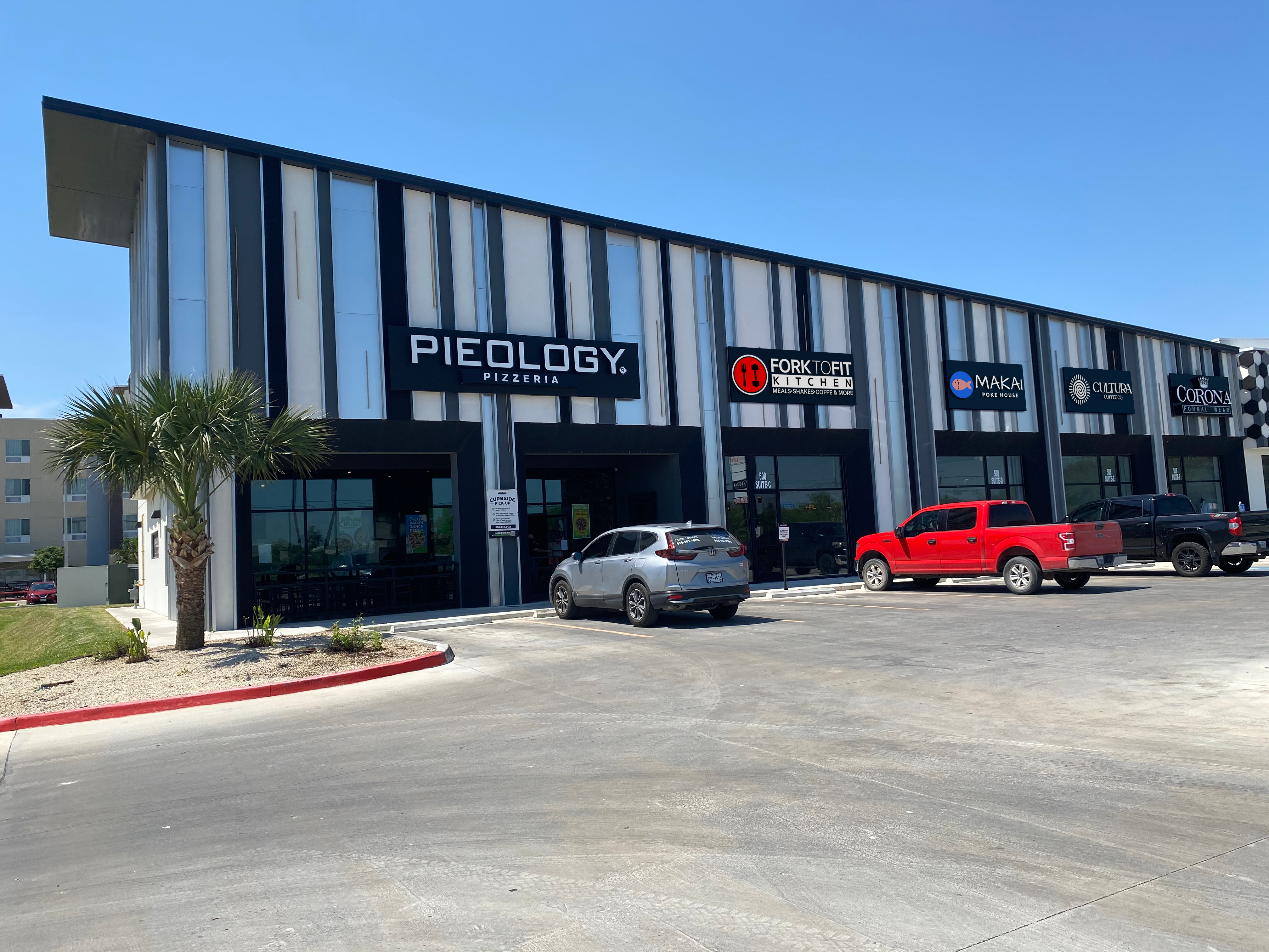 Trenton Plaza detail